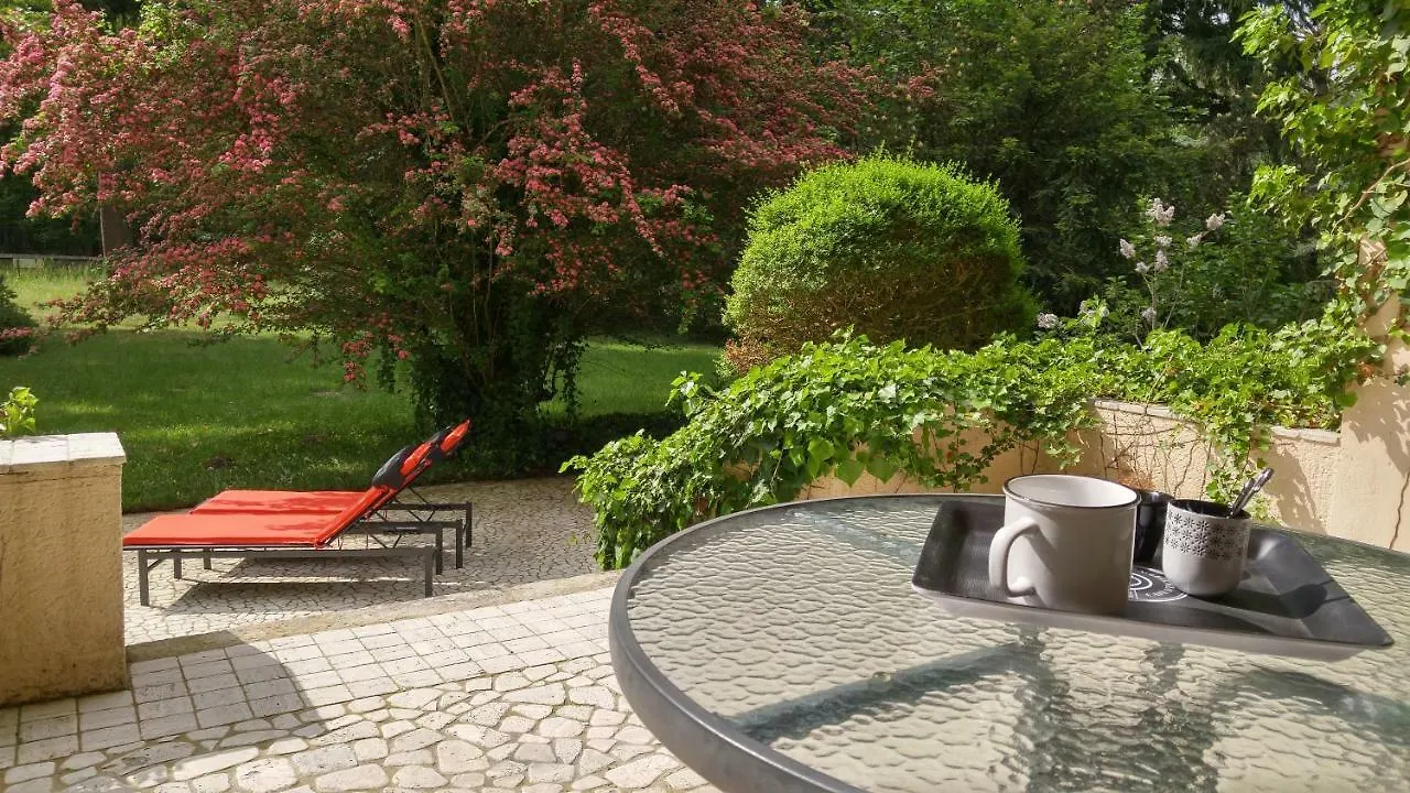 Bed & Breakfast Domaine De Bramefaon 3*