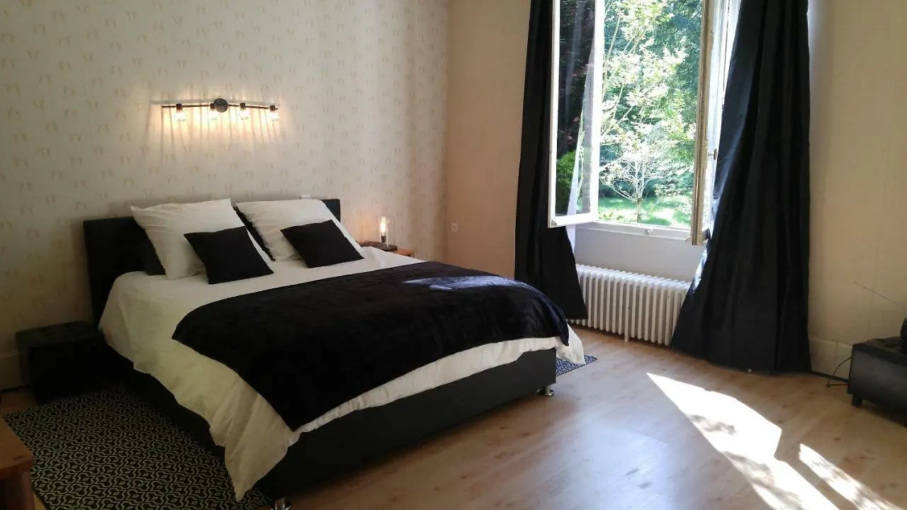 Domaine De Bramefaon Couette-café 3*