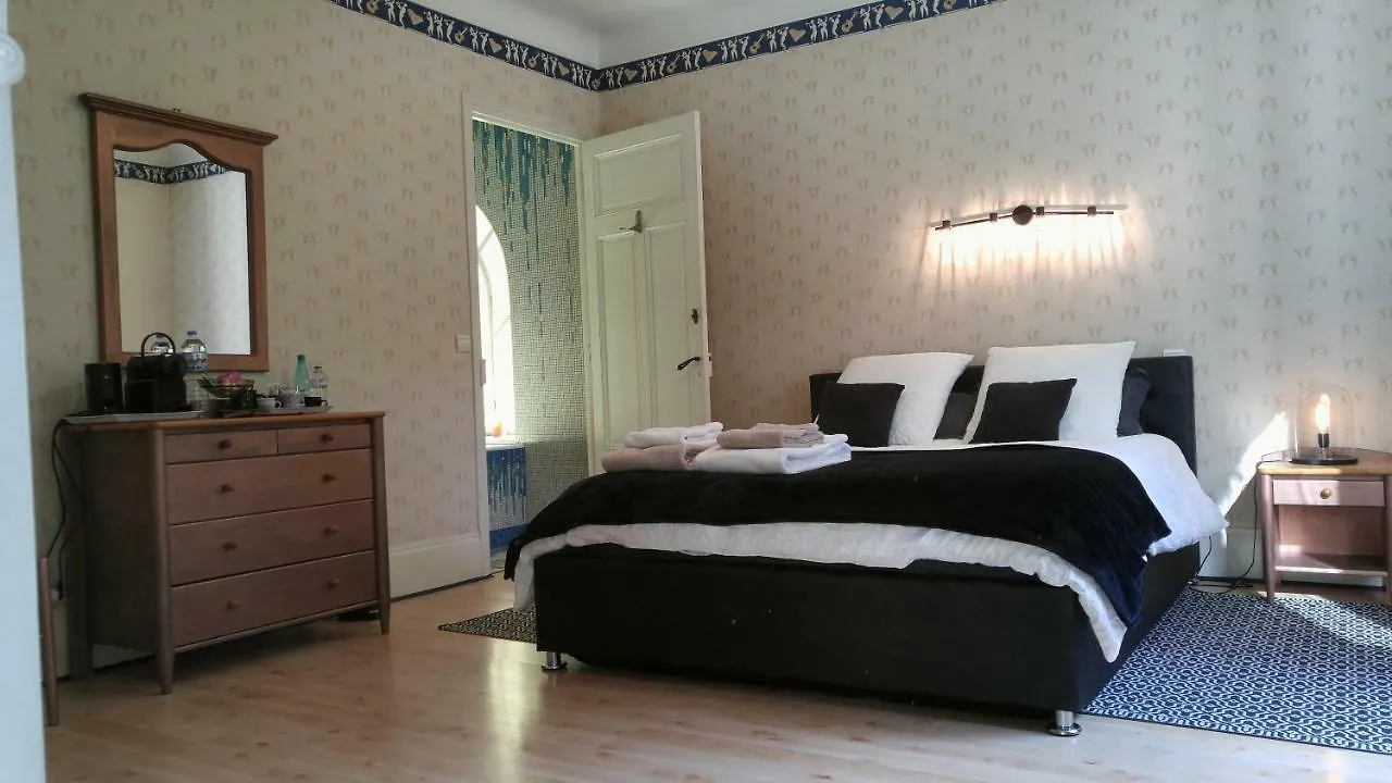 Bed & Breakfast Domaine De Bramefaon 3*